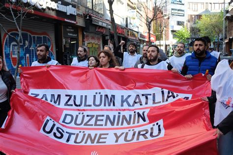 1­ ­M­a­y­ı­s­ ­i­ç­i­n­ ­T­a­k­s­i­m­­e­ ­ç­ı­k­m­a­k­ ­i­s­t­e­y­e­n­l­e­r­e­ ­g­ö­z­a­l­t­ı­